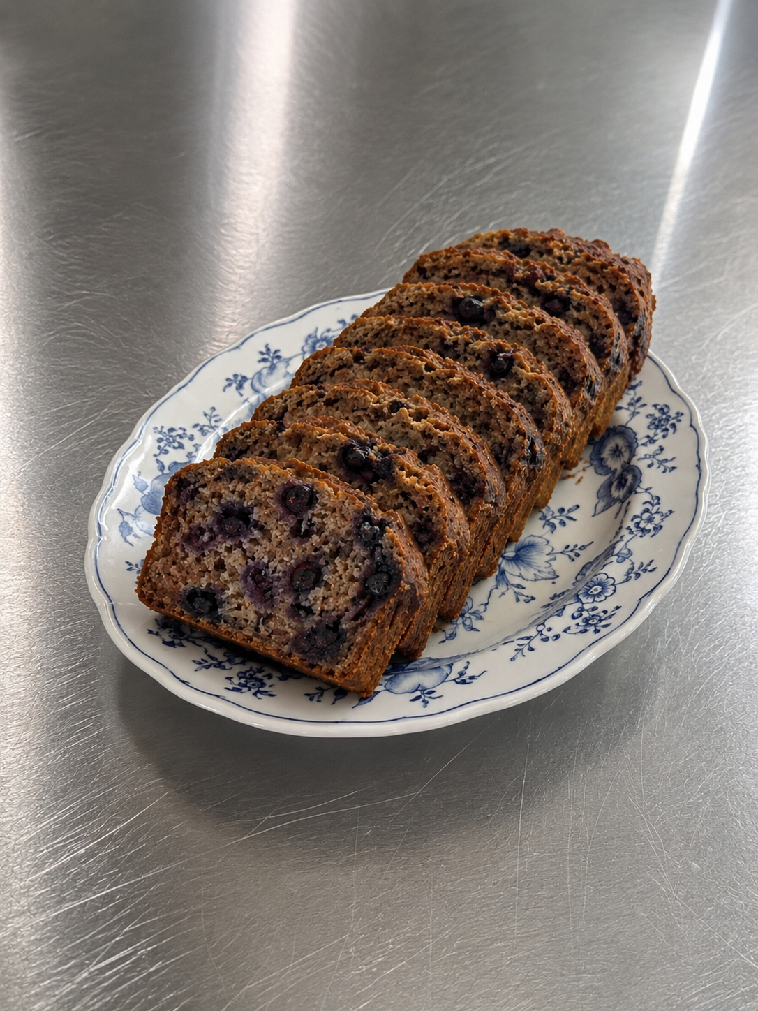 Huisgemaakte snacks en bananenbrood van BON Catering